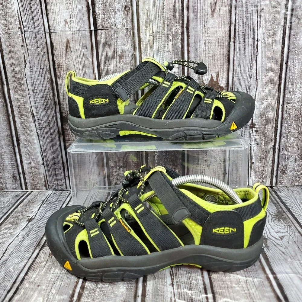 Keen Youth Newport H2 Waterproof Sandals Black Green Hiking Outdoor Trail Size 5